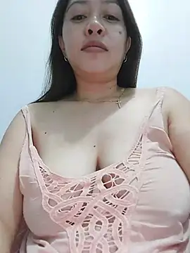 Snapshot of MissKitty31 chatting on June 23, 4:05 pm MissKitty31 online show from June 23, 4:05 pm