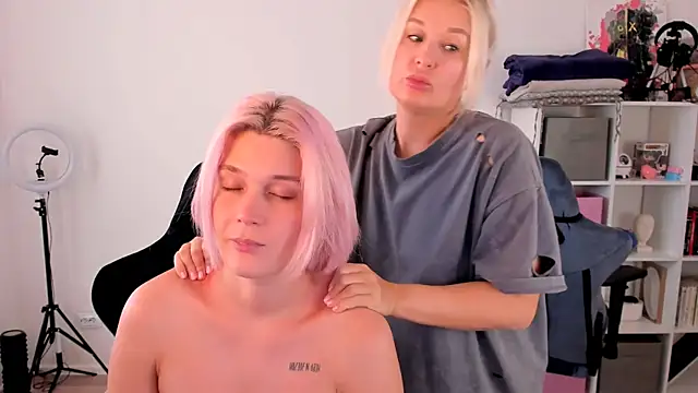 Snapshot of hotblonds chatting on October 10, 10:03 am hotblonds online show from October 10, 10:03 am