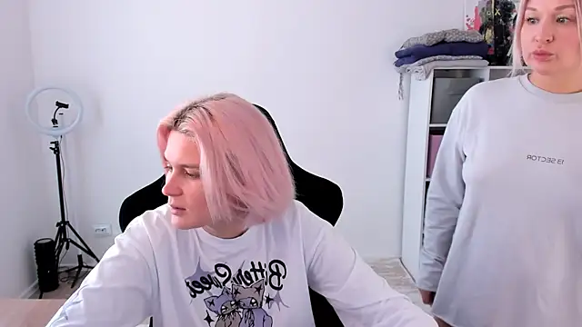 Snapshot of hotblonds chatting on October 18, 10:16 am hotblonds online show from October 18, 10:16 am