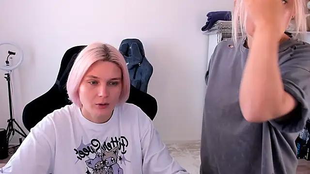 Snapshot of hotblonds chatting on October 19, 9:54 am hotblonds online show from October 19, 9:54 am