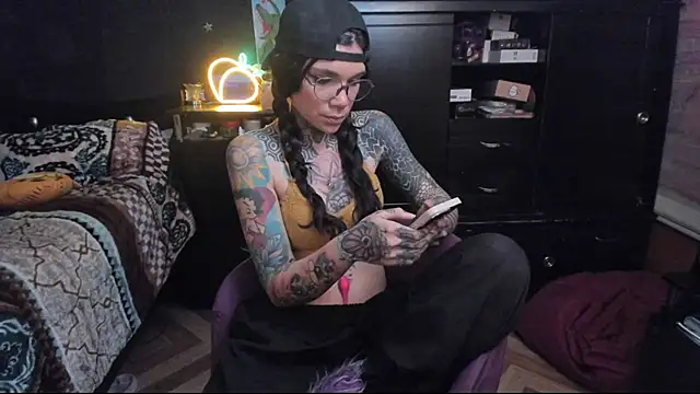 Lilmarieee online show from January 17, 1:36 am