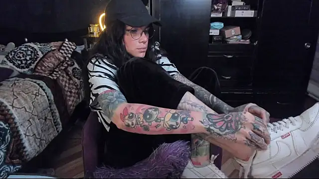 Lilmarieee online show from January 19, 1:00 am