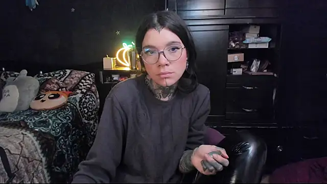 Lilmarieee online show from February 13, 9:27 pm