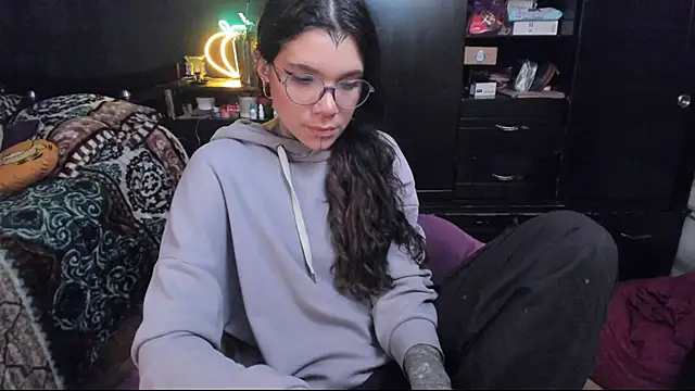 Lilmarieee online show from February 15, 12:59 am