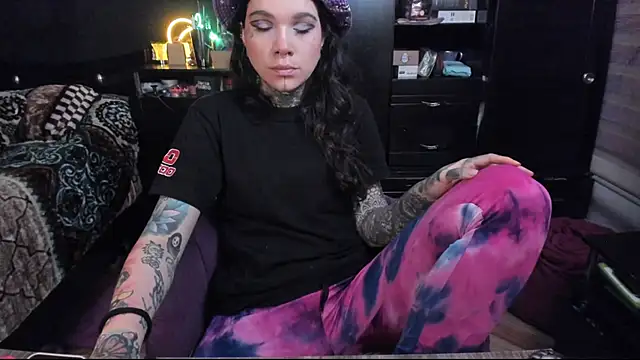 Lilmarieee online show from February 20, 10:26 pm