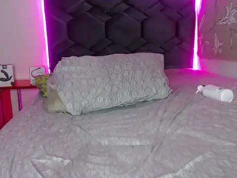 Snapshot of danypalmer chatting on February 12, 4:33 am danypalmer online show from February 12, 4:33 am