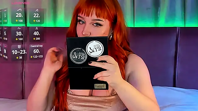 Snapshot of RoseRoxy chatting on October 12, 6:34 am RoseRoxy online show from October 12, 6:34 am