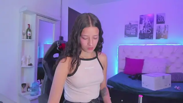 Amaia Daniells online show from December 11, 3:24 am