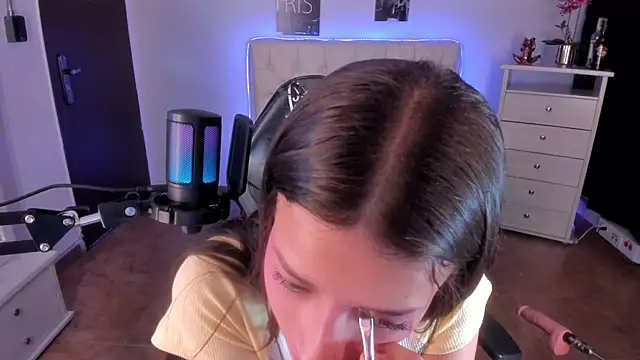 Amaia Daniells online show from February 4, 4:05 am