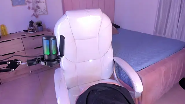 Amaia Daniells online show from March 5, 3:18 am