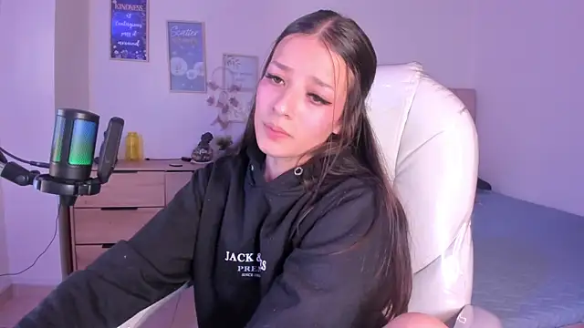 Amaia Daniells online show from March 5, 6:23 am