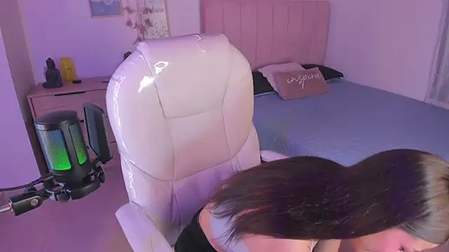 Amaia Daniells online show from March 19, 3:30 am