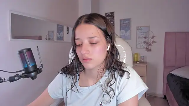 Amaia Daniells online show from September 11, 3:39 am