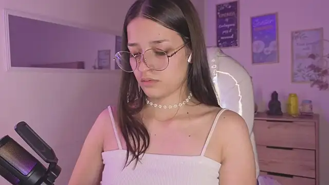 Amaia Daniells online show from October 5, 3:49 am