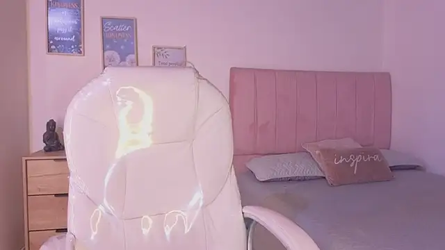 Amaia Daniells online show from November 30, 3:54 am