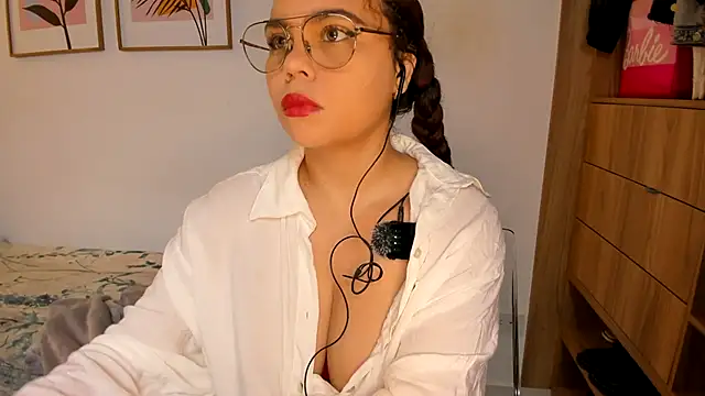 Snapshot of Ash_milk chatting on April 19, 4:50 pm Ash milk online show from April 19, 4:50 pm
