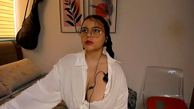 Snapshot of Ash_milk chatting on April 19, 6:10 pm Ash milk online show from April 19, 6:10 pm