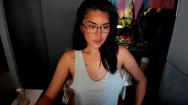 Snapshot of QuiinMollyXxX chatting on March 7, 4:42 am QuiinMollyXxX online show from March 7, 4:42 am