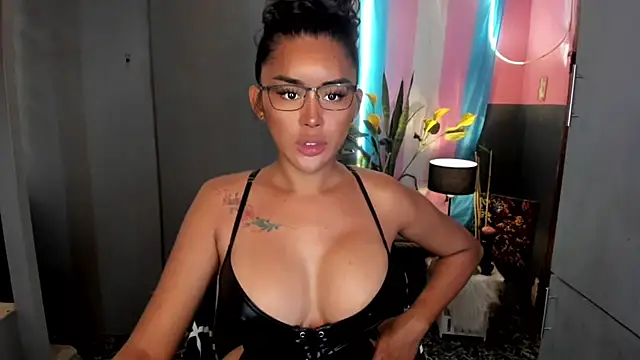 Snapshot of QuiinMollyXxX chatting on April 17, 2:58 am QuiinMollyXxX online show from April 17, 2:58 am