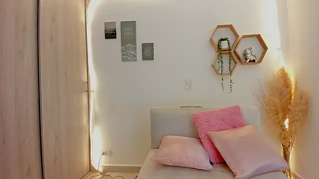 Snapshot of mariam_hill chatting on July 27, 8:16 pm mariam hill online show from July 27, 8:16 pm