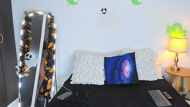 SarahCinnamon- online show from October 27, 8:13 pm