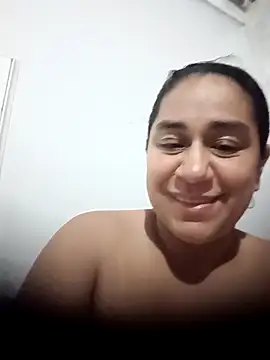 Snapshot of emiligrey_ chatting on May 19, 10:32 am emiligrey online show from May 19, 10:32 am