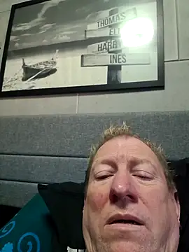 tomtom111111 online show from October 3, 2:03 pm