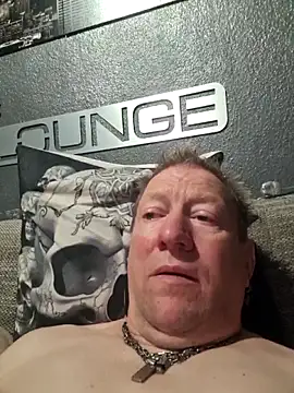 tomtom111111 online show from October 30, 9:15 pm