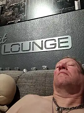 tomtom111111 online show from March 1, 10:12 pm