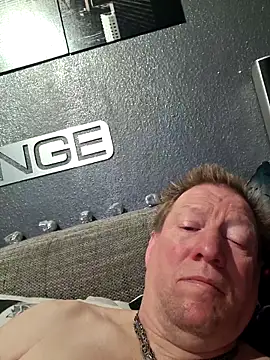 tomtom111111 online show from March 23, 9:30 pm