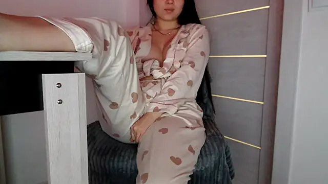 Lili asian online show from December 7, 11:01 pm