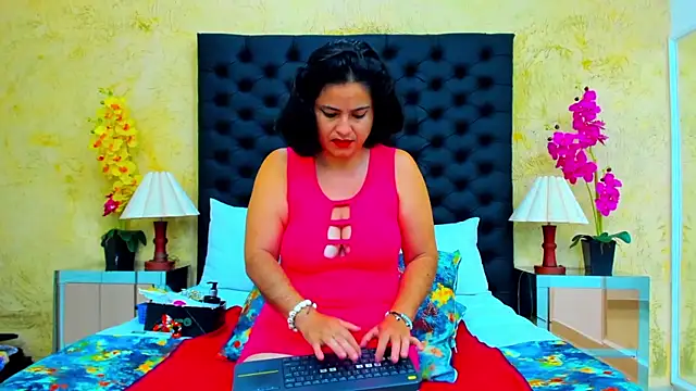 SaraBernarrd online show from January 9, 1:13 pm