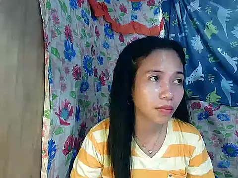 Snapshot of PinaySkinnyGirl chatting on February 24, 9:18 am PinaySkinnyGirl online show from February 24, 9:18 am