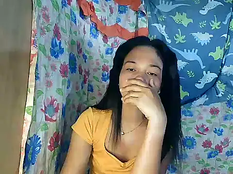 Snapshot of PinaySkinnyGirl chatting on March 6, 9:33 pm PinaySkinnyGirl online show from March 6, 9:33 pm