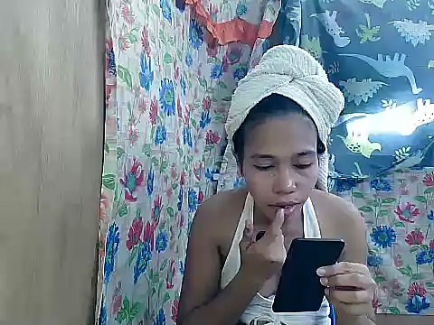 Snapshot of PinaySkinnyGirl chatting on March 15, 5:35 am PinaySkinnyGirl online show from March 15, 5:35 am