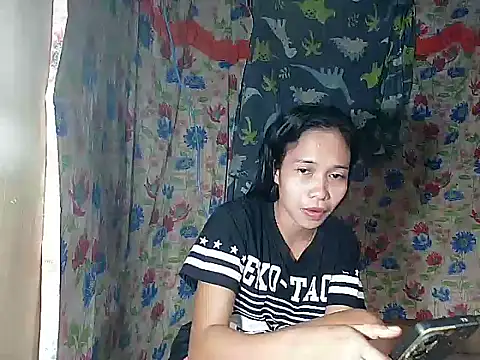 Snapshot of PinaySkinnyGirl chatting on March 27, 10:48 am PinaySkinnyGirl online show from March 27, 10:48 am