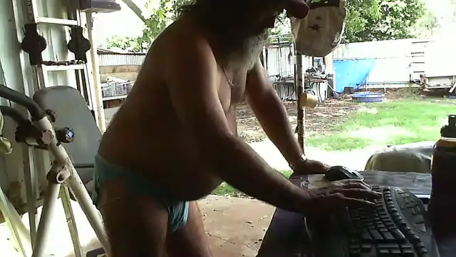 Snapshot of herbie010666 chatting on December 6, 4:58 am herbie010666 online show from December 6, 4:58 am