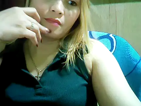 Snapshot of ashlylove25 chatting on October 4, 11:03 pm ashlylove25 online show from October 4, 11:03 pm