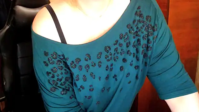 Snapshot of AlisaHot55 chatting on February 16, 11:06 am AlisaHot55 online show from February 16, 11:06 am