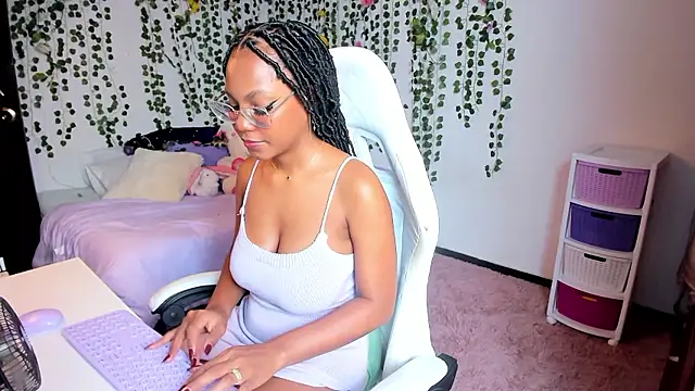 Snapshot of violeta_milleer chatting on December 8, 5:22 pm violeta milleer online show from December 8, 5:22 pm