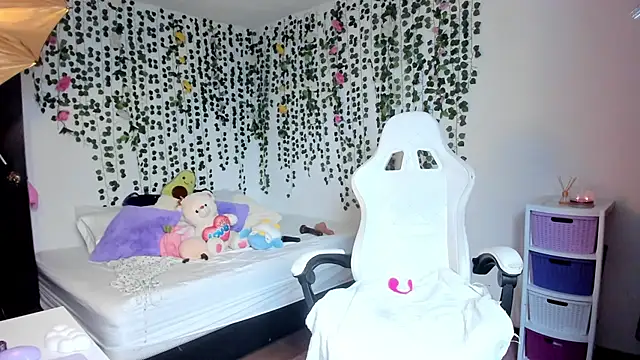 Snapshot of violeta_milleer chatting on January 25, 5:19 pm violeta milleer online show from January 25, 5:19 pm