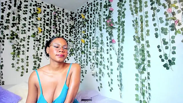 Snapshot of violeta_milleer chatting on February 3, 5:14 pm violeta milleer online show from February 3, 5:14 pm