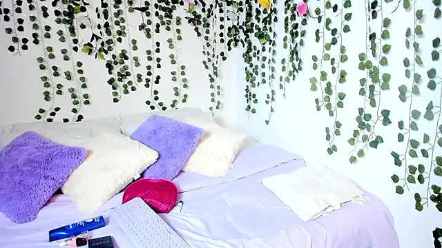 Snapshot of violeta_milleer chatting on February 9, 2:29 pm violeta milleer online show from February 9, 2:29 pm