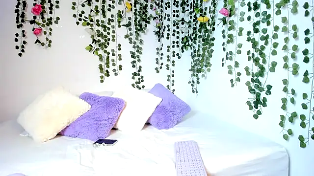 Snapshot of violeta_milleer chatting on March 8, 5:11 pm violeta milleer online show from March 8, 5:11 pm