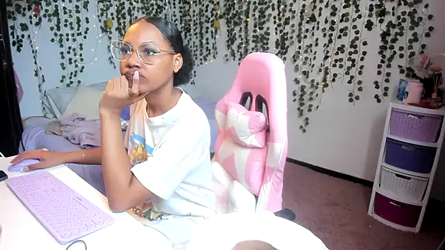 Snapshot of violeta_milleer chatting on September 19, 3:02 pm violeta milleer online show from September 19, 3:02 pm