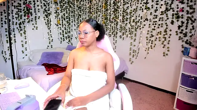 Snapshot of violeta_milleer chatting on September 24, 3:37 pm violeta milleer online show from September 24, 3:37 pm