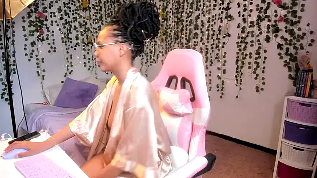 Snapshot of violeta_milleer chatting on October 12, 4:28 pm violeta milleer online show from October 12, 4:28 pm