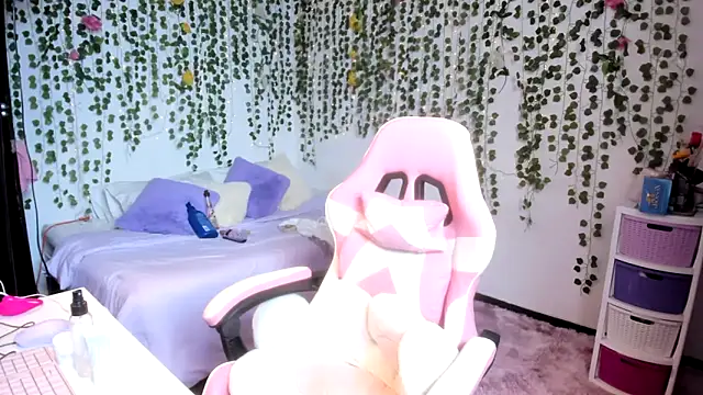 Snapshot of violeta_milleer chatting on November 9, 4:49 pm violeta milleer online show from November 9, 4:49 pm