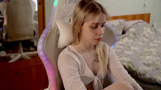 ho1yho1e online show from February 19, 6:15 pm