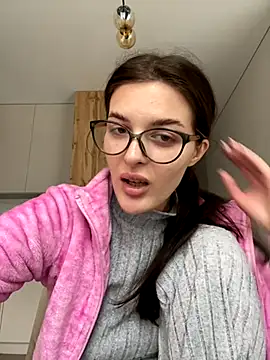 Snapshot of little_belucci chatting on October 4, 9:07 am little belucci online show from October 4, 9:07 am